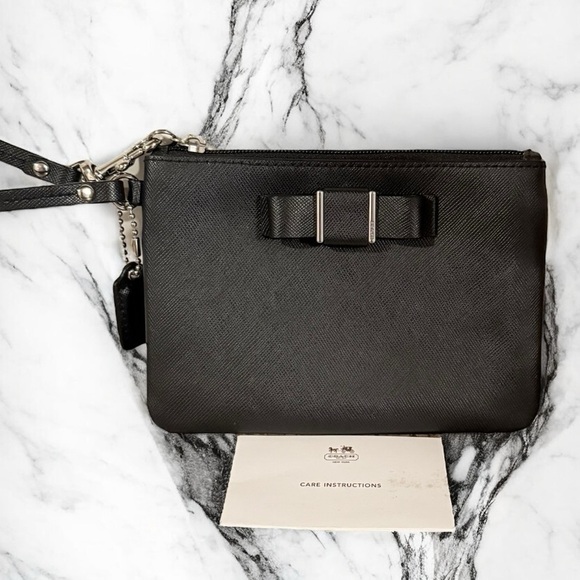 COACH Darcy Bow Wristlet NWOT - Picture 1 of 4